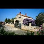 objects/1473/43298_01-FrontGate-Flowers.jpg