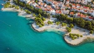 objects/3136/143665_01-CRIKVENICA-Glavna-Plaza-DJI_0304_ACR-aleksandar-gospic.jpg